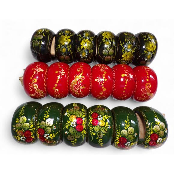 18 Hand painted Lacquered Napkin Rings 6 Green 6 Red 6 Black Floral Designs - Picture 2 of 2